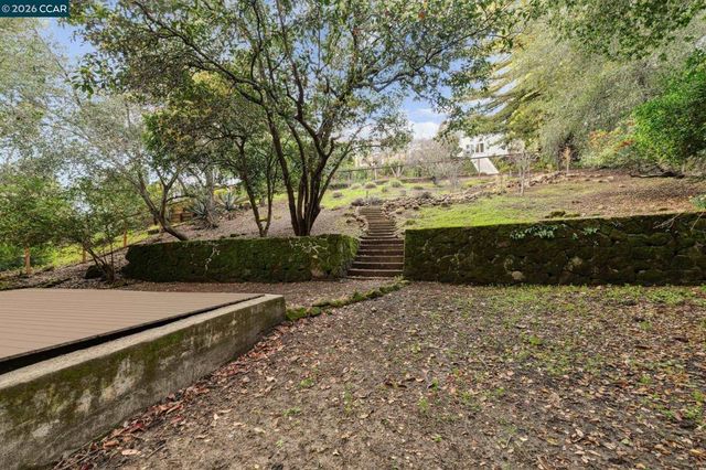 15 15 Los Dedos, Orinda, CA 94563