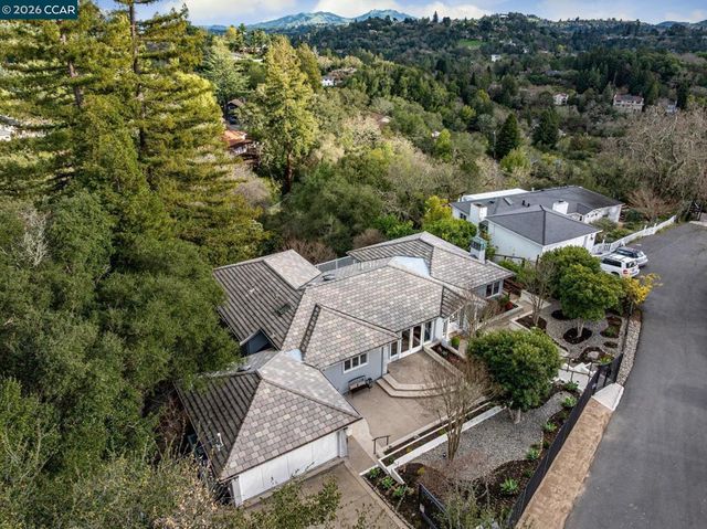 15 15 Los Dedos, Orinda, CA 94563