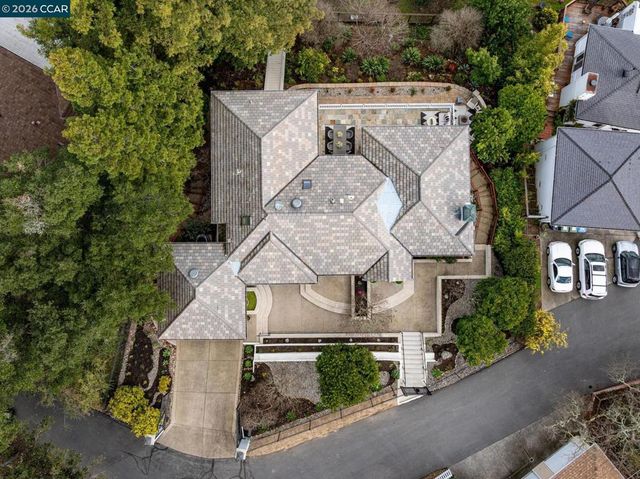 15 15 Los Dedos, Orinda, CA 94563