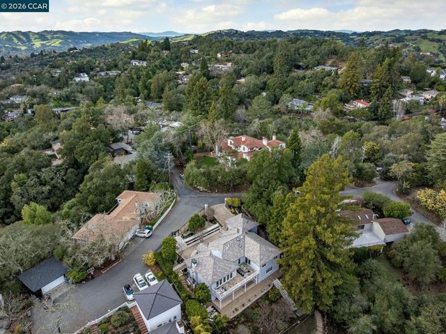 15 15 Los Dedos, Orinda, CA 94563