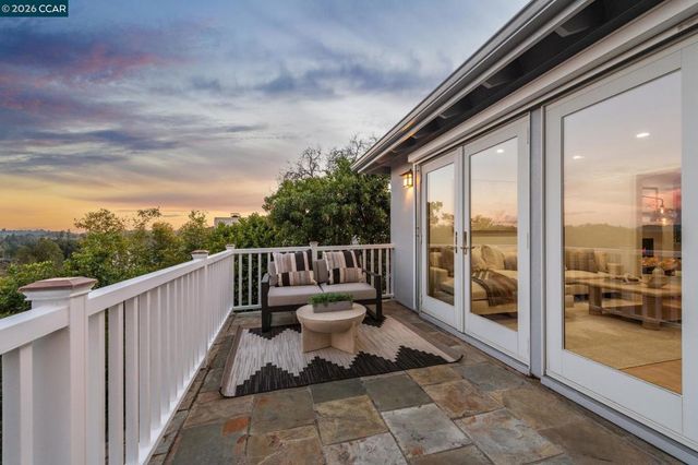 15 15 Los Dedos, Orinda, CA 94563