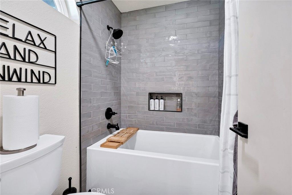 Image 35 of property listing at 42091 Bancroft, Hemet, CA 92544