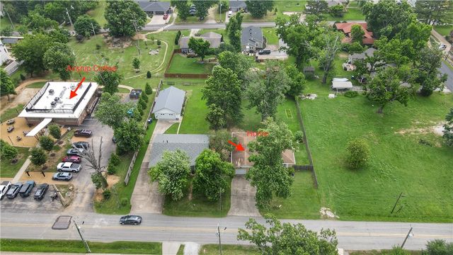 704 NW A Street, Bentonville, AR 72712