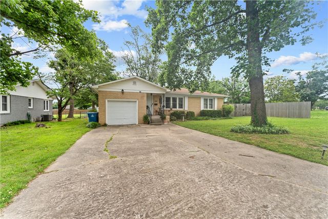 704 NW A Street, Bentonville, AR 72712