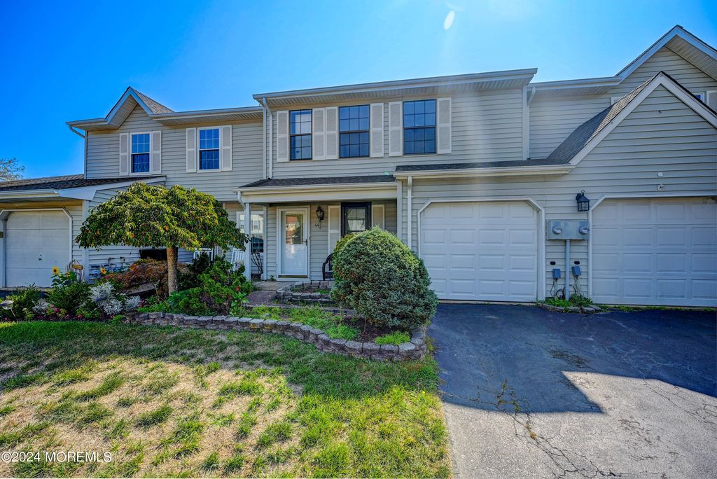 44 Mariners Cove, Freehold, NJ 07728