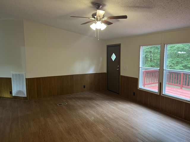 1065 Valley View Rd, Ashland City, TN 37015