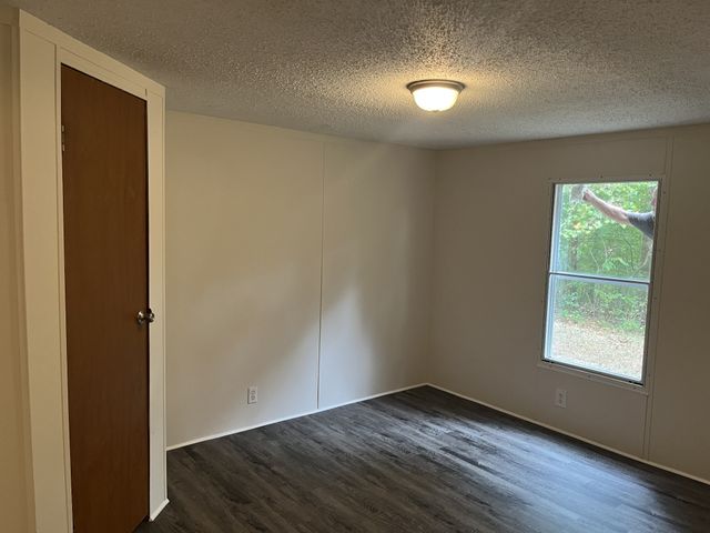 1065 Valley View Rd, Ashland City, TN 37015