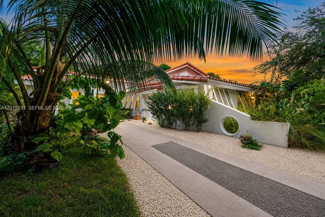 723 NE 112th St, Biscayne Park, FL 33161