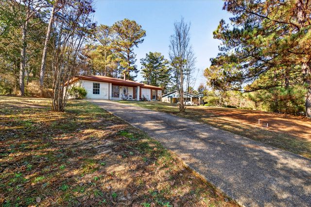 104 Ginger Dr., Hattiesburg, MS 39402