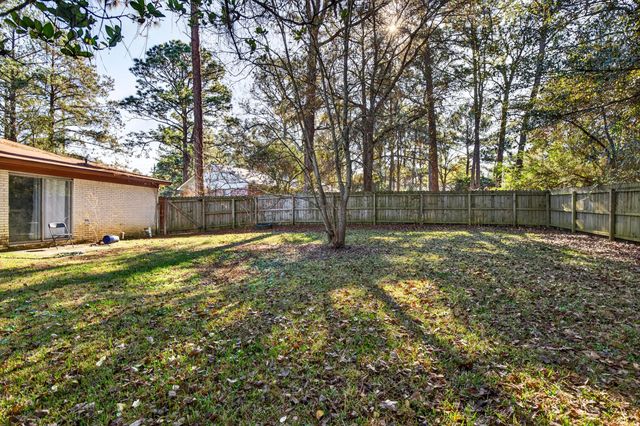 104 Ginger Dr., Hattiesburg, MS 39402