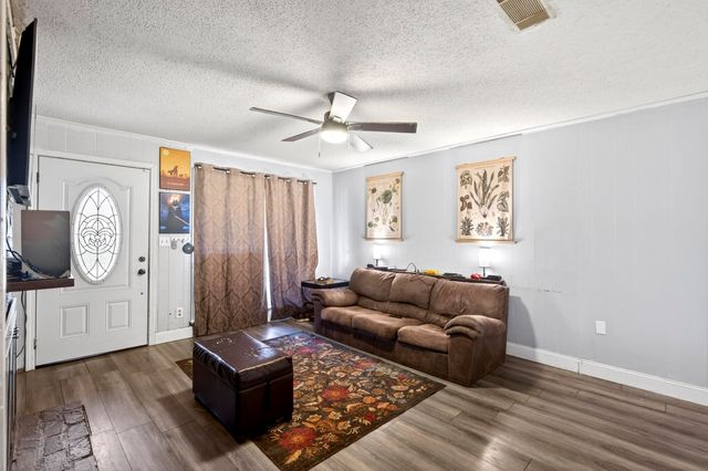 104 Ginger Dr., Hattiesburg, MS 39402