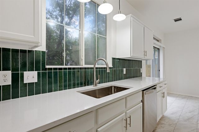 4501 Whispering Valley DR 31, Austin, TX 78727