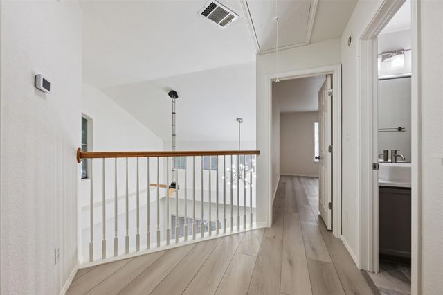 4501 Whispering Valley DR 31, Austin, TX 78727