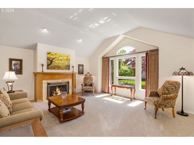3855 RIVERS EDGE Dr, Lake Oswego, OR 97034