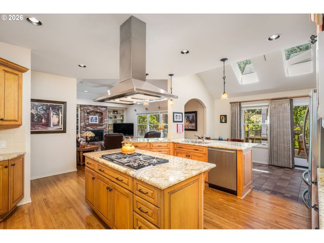3855 RIVERS EDGE Dr, Lake Oswego, OR 97034