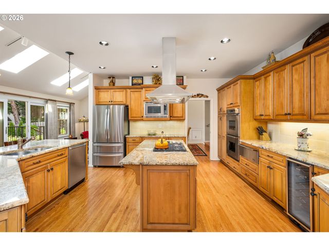 3855 RIVERS EDGE Dr, Lake Oswego, OR 97034