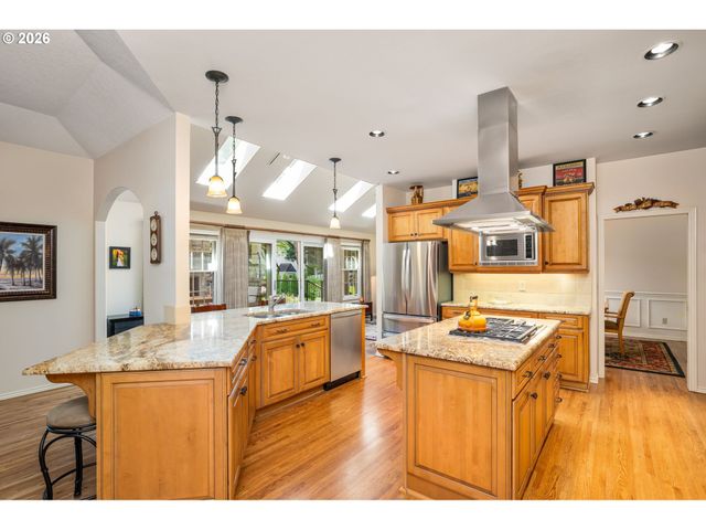 3855 RIVERS EDGE Dr, Lake Oswego, OR 97034