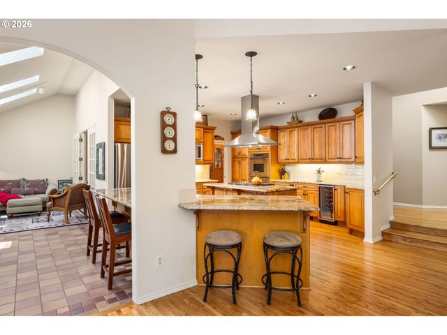 3855 RIVERS EDGE Dr, Lake Oswego, OR 97034