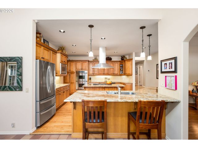 3855 RIVERS EDGE Dr, Lake Oswego, OR 97034