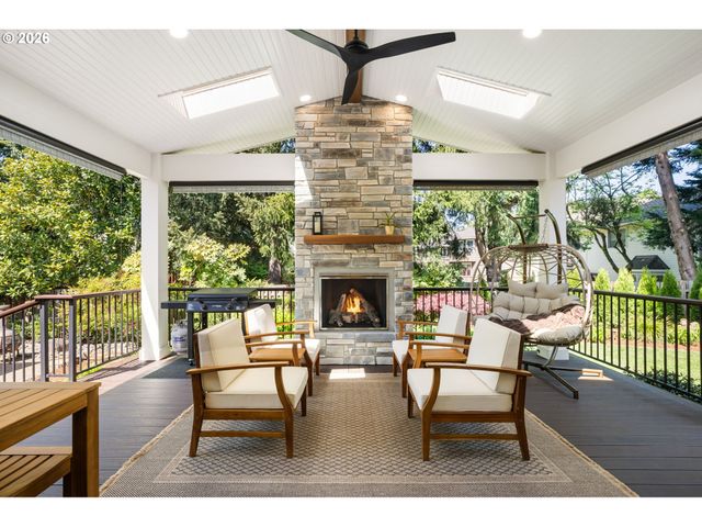 3855 RIVERS EDGE Dr, Lake Oswego, OR 97034