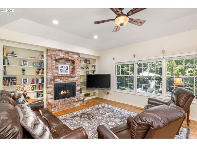 3855 RIVERS EDGE Dr, Lake Oswego, OR 97034