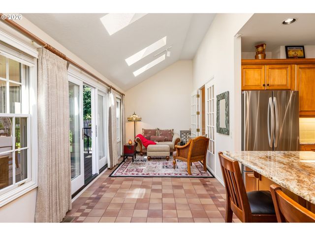 3855 RIVERS EDGE Dr, Lake Oswego, OR 97034