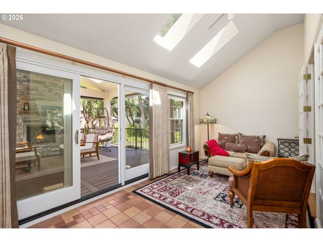 3855 RIVERS EDGE Dr, Lake Oswego, OR 97034