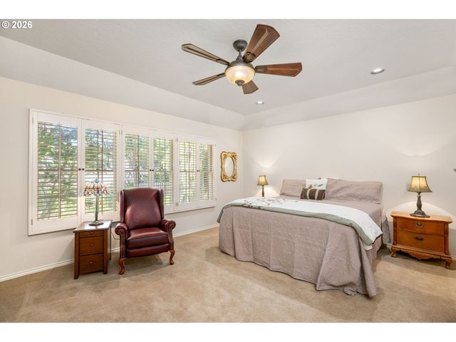 3855 RIVERS EDGE Dr, Lake Oswego, OR 97034