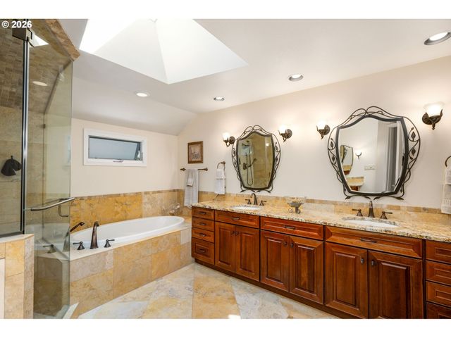 3855 RIVERS EDGE Dr, Lake Oswego, OR 97034