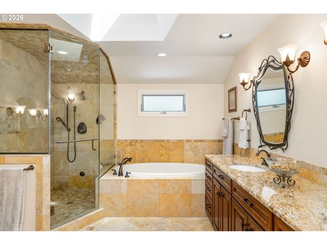 3855 RIVERS EDGE Dr, Lake Oswego, OR 97034