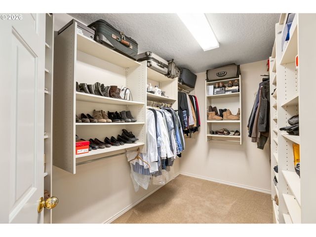 3855 RIVERS EDGE Dr, Lake Oswego, OR 97034