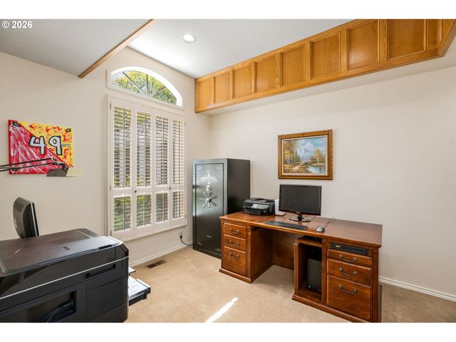 3855 RIVERS EDGE Dr, Lake Oswego, OR 97034