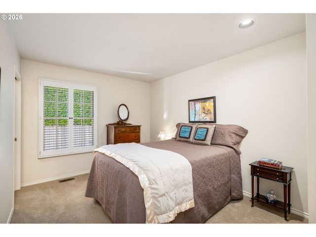 3855 RIVERS EDGE Dr, Lake Oswego, OR 97034