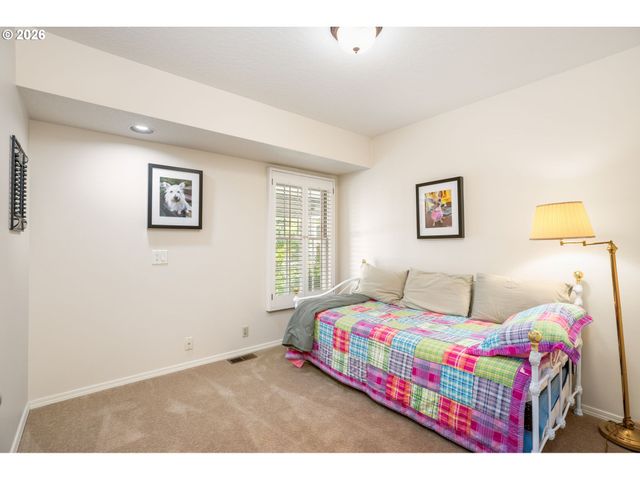 3855 RIVERS EDGE Dr, Lake Oswego, OR 97034