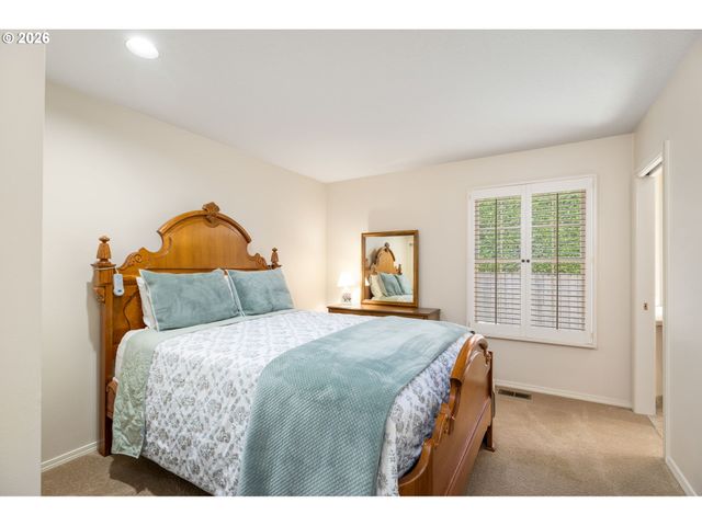 3855 RIVERS EDGE Dr, Lake Oswego, OR 97034