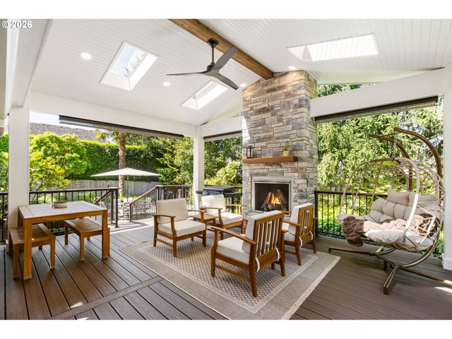 3855 RIVERS EDGE Dr, Lake Oswego, OR 97034