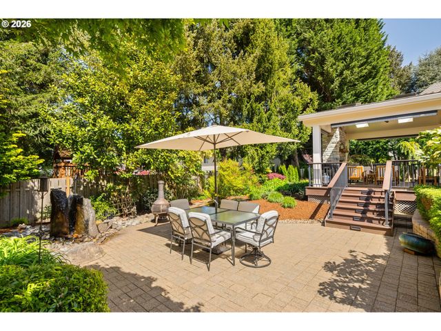 3855 RIVERS EDGE Dr, Lake Oswego, OR 97034