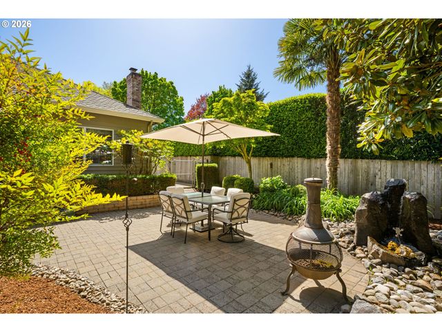 3855 RIVERS EDGE Dr, Lake Oswego, OR 97034