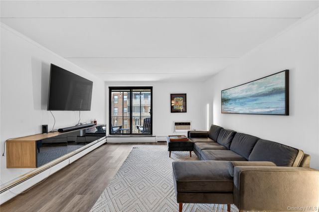 100 Clinton Avenue 3C, Mineola, NY 11501
