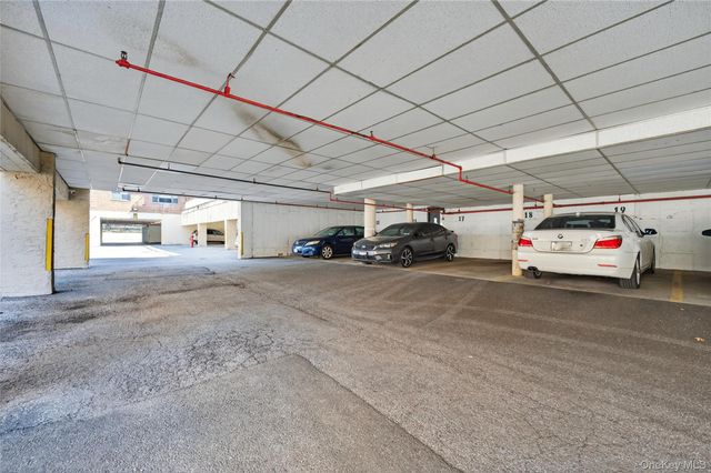 100 Clinton Avenue 3C, Mineola, NY 11501