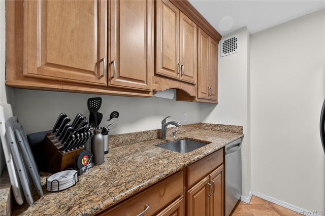 100 Clinton Avenue 3C, Mineola, NY 11501