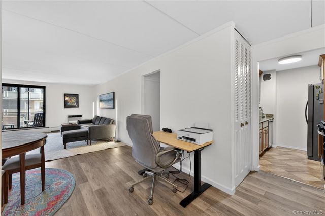 100 Clinton Avenue 3C, Mineola, NY 11501