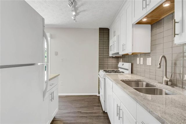 570 Sheringham Court, Roswell, GA 30076
