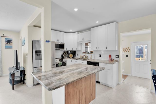 5221 NE 16th Avenue, Pompano Beach, FL 33064