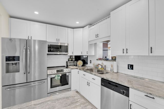 5221 NE 16th Avenue, Pompano Beach, FL 33064