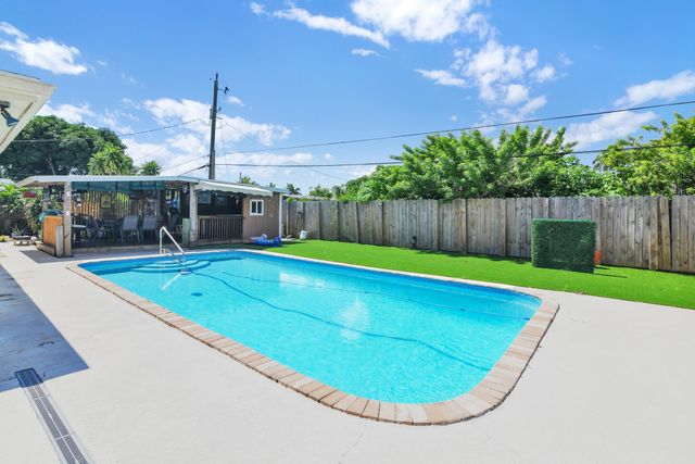 5221 NE 16th Avenue, Pompano Beach, FL 33064