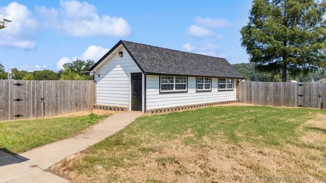24550 S Meadow Circle Road, Claremore, OK 74019