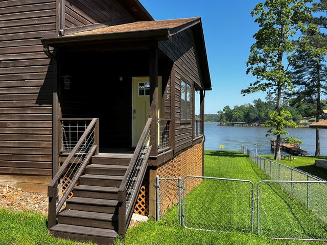669 Lake Shore Drive, Trinity, TX 75862