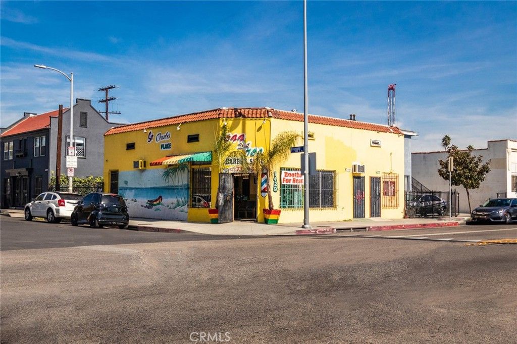 Image 2 of property listing at 1425 W Jefferson, Los Angeles, CA 90007