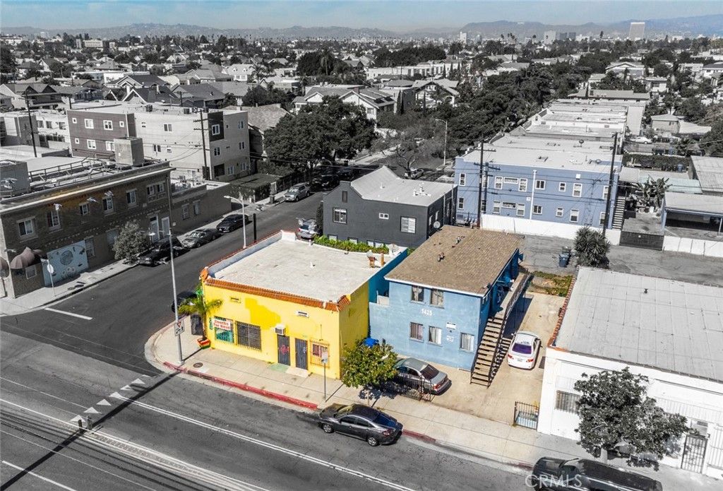 Image 6 of property listing at 1425 W Jefferson, Los Angeles, CA 90007